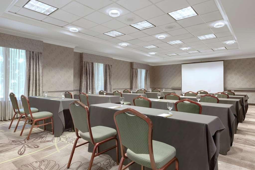 Hilton Garden Inn Springfield Konforlar fotoğraf